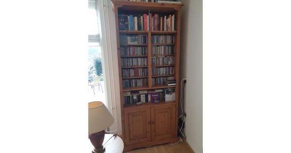 kast voor boeken en Cd's