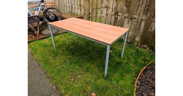 Stevige tafel