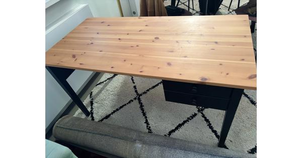 Bureau met laden 140x70cm goede staat