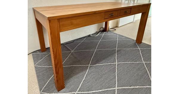 Mooie grote houten eettafel