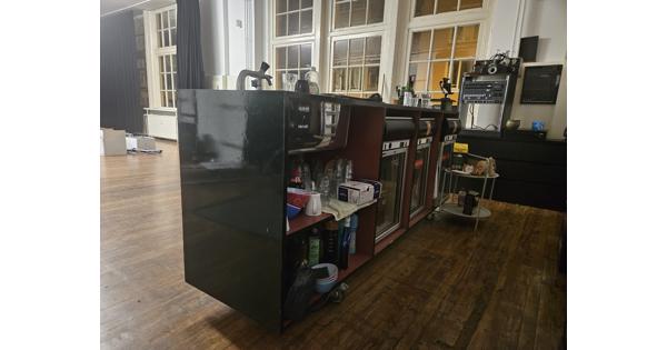 Horeca bar - wat ouder, volledig en bruikbaar
