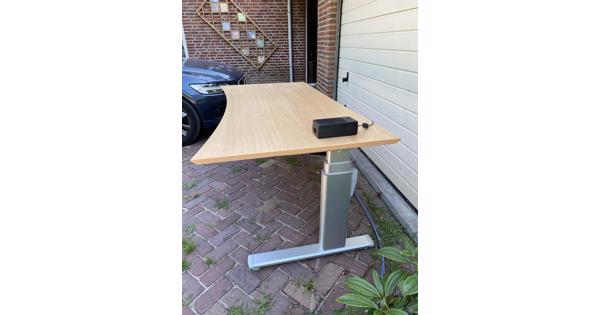 Bureau, in hoogte verstelbaar 