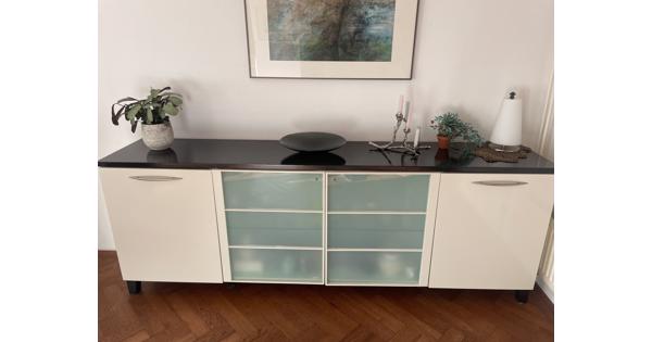 Dressoir modern met legplanken en lades