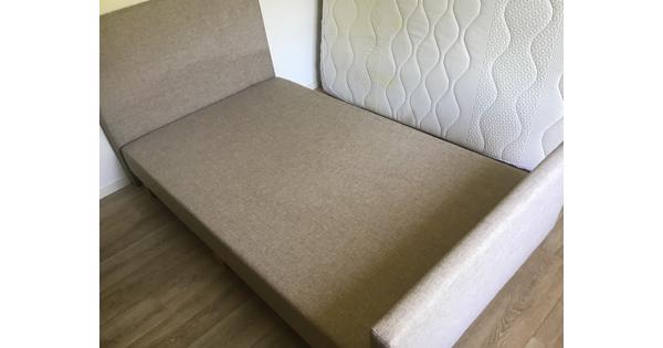 Boxspring en evt matras twijfelaar 1.20m x 2 m