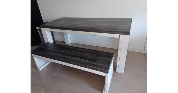 Steigerhouten tafel met bankje