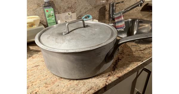 Vijf liter ( oude, professionele) steelpan