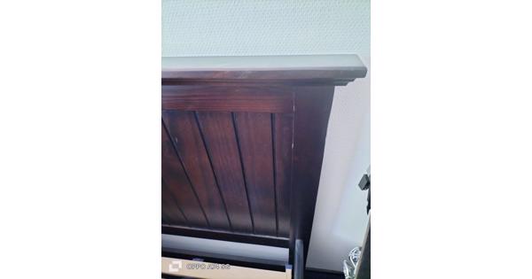 Houten bed 140-200 met 2 lattenbodems en evt. matras en wat beddengoed