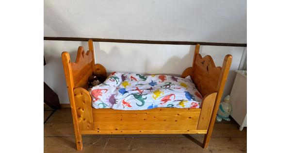 Handgemaakt massief grenen peuterende met matras