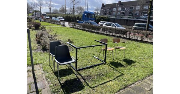 Staal tafel stoelen Gratis VANDAAG