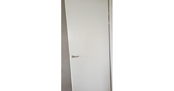 Witte binnen opdekdeur