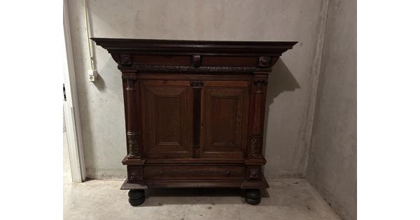 Antieke kast