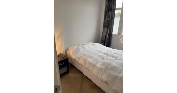 Bed, matras en onderstel (200cm x 140 cm)