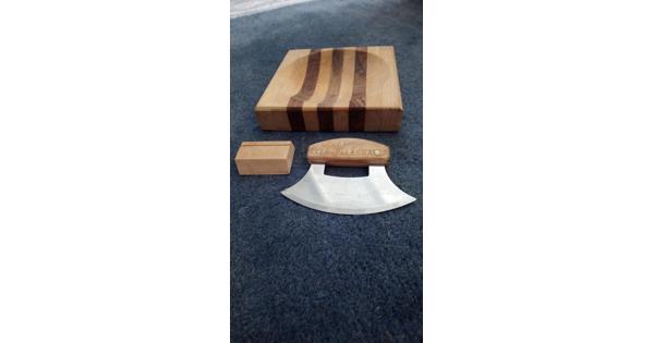 Ulu - hakmes en hakblok uit Inuit-cultuur