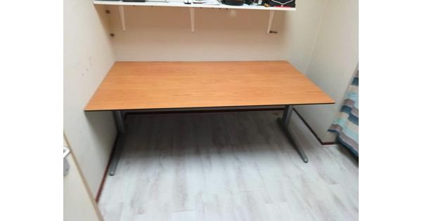 Zeer goede staat - Ahrend bureau - 200x100cm (ZWAAR) - 5jr jong