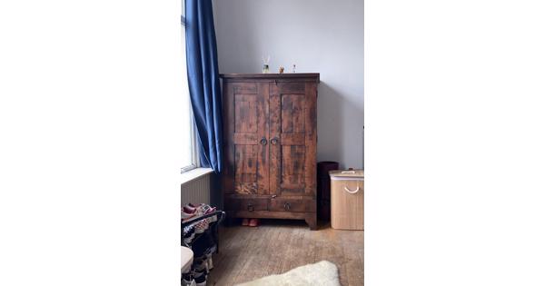 Teakhouten kast (150x98x57)