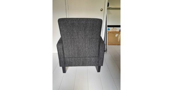 Grijze fauteuil