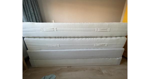Ikea boxspring 2x matras en bedbodem van 80x200cm
