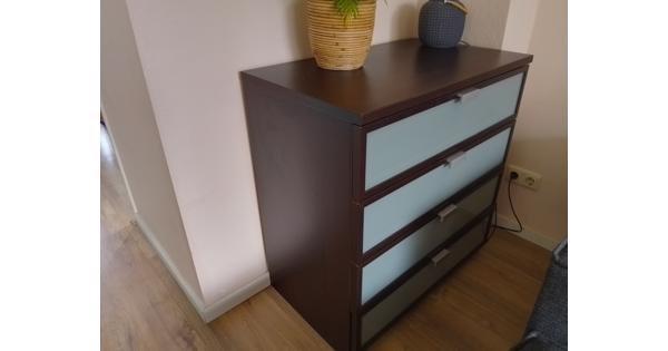 Ladekast met 4 lades, donkerbruin met melkglas