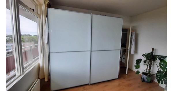 Grote kledingkast