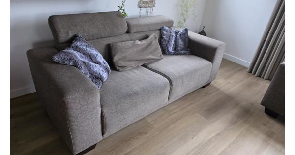 2,5 en 3 zits bankstel met hocker