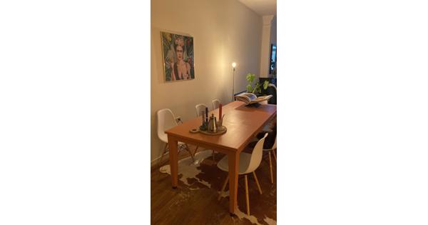 Mooie stevige terracotta tafel