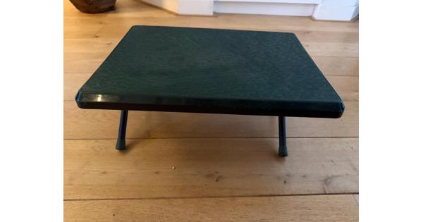 Laag tafeltje (voor koken bijv)