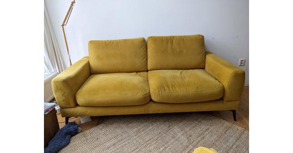 Oker twee zitsbank ,180 bij 85 ,zithoogte 38.