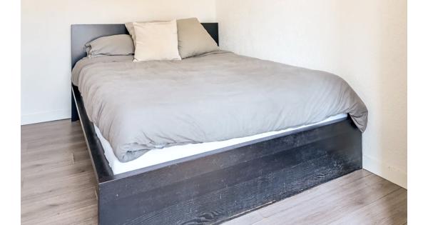 Tweepersoonsbed met matrassen