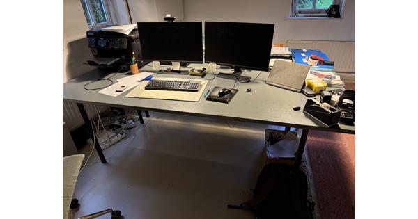 2x bureau / werktafel