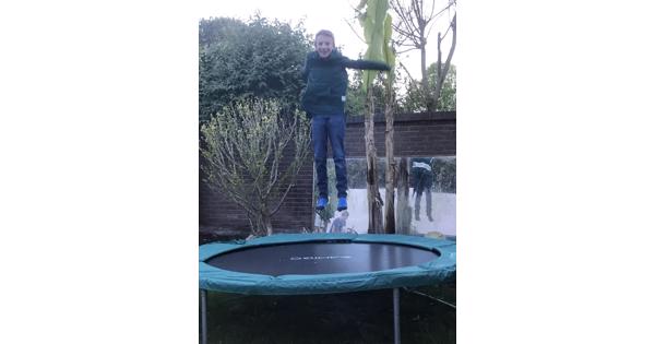 Trampoline met beschermnet