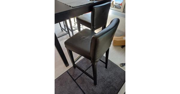 Mooi bar tafel met stoelen 