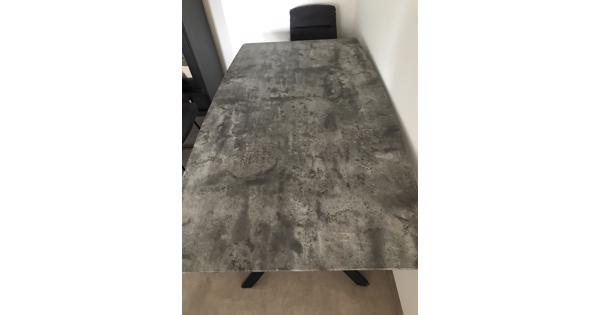 Eettafel grijs met stalen frame
