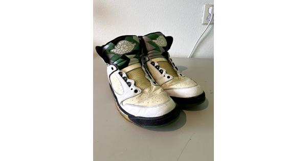 Oude Nike Air Jordan maat EU 45,5 groen wit