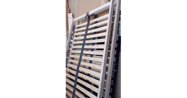 2 bedbodems 70x200, 1 matras 140x200