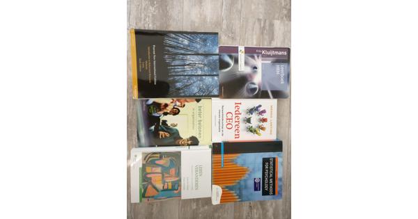 Diverse studie en educatieve boeken HRM (Human Resource Management)