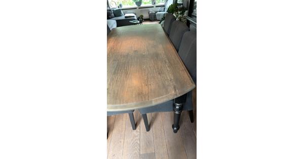 Stevige eettafel