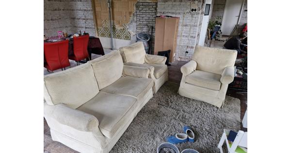 Tweezitsbank en twee feauteuils