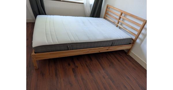 Double Bed (bedframe and mattress)