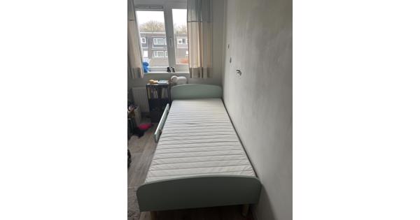 Leuk kinderbed 90x200 met matras en bedbodem