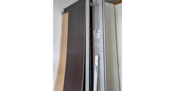 Kledingkast zwart met schuifdeuren kast 