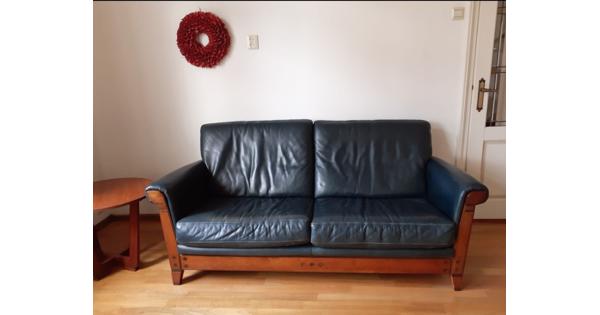 Tweezitsbank en fauteuil van leer