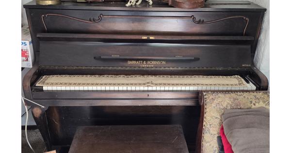 Barratt & Robinson piano