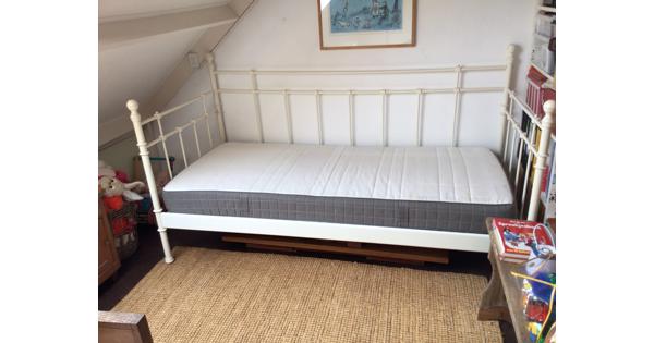 Eenpersoons bed met goede matras