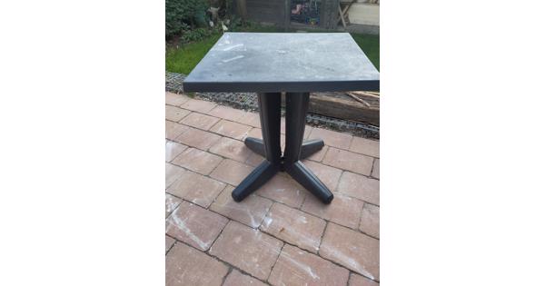 Tuintafel en 3 stoelen