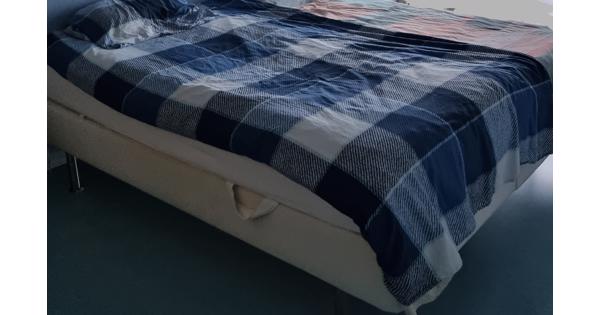 Bed en matras, pocketvering + traagschuim toplaag