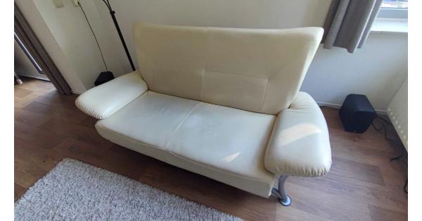 Oude leren bank (licht beige)
