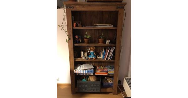 houten boekenkast