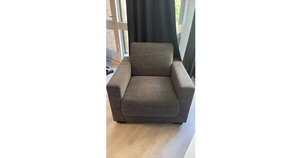 Grijze fauteuil