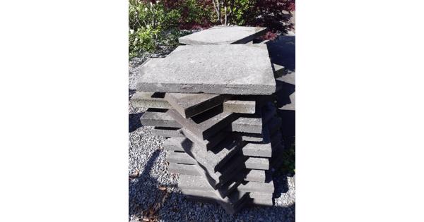 37 grijze betontegels 60 x 60