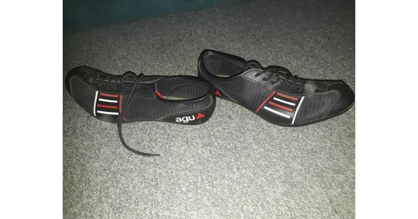 Helm en schoenen Maat 44